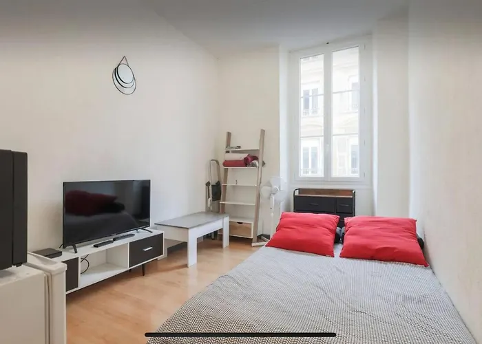 Studio Confortable A Nice - 19 M² Avec Vue Sur La Ville * Nice